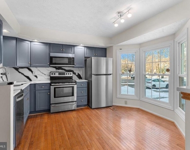 2126 Commissary Circle - Photo Thumbnail 6