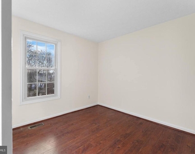2126 Commissary Circle - Photo Thumbnail 26