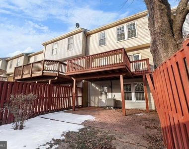 2126 Commissary Circle - Photo Thumbnail 17