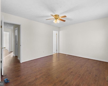 2126 Commissary Circle - Photo Thumbnail 32