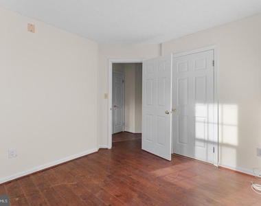 2126 Commissary Circle - Photo Thumbnail 23