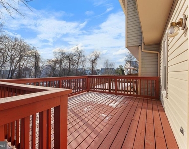 2126 Commissary Circle - Photo Thumbnail 15