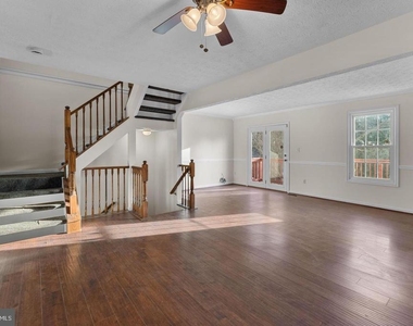 2126 Commissary Circle - Photo Thumbnail 13