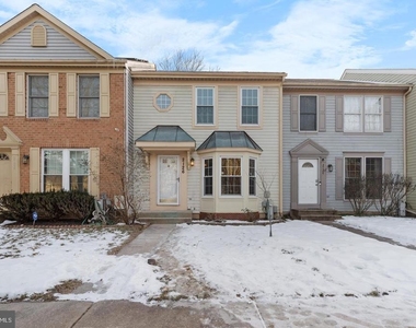 2126 Commissary Circle - Photo Thumbnail 1