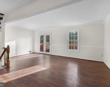 2126 Commissary Circle - Photo Thumbnail 10
