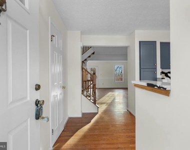 2126 Commissary Circle - Photo Thumbnail 7