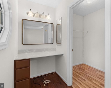2126 Commissary Circle - Photo Thumbnail 31