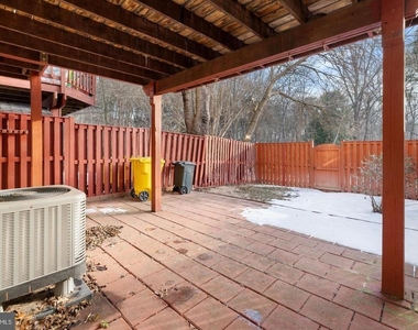 2126 Commissary Circle - Photo Thumbnail 18