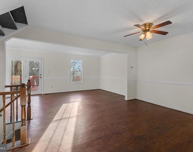 2126 Commissary Circle - Photo Thumbnail 4