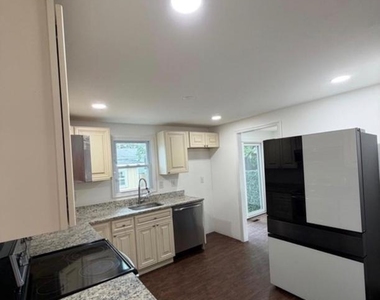 1358 Raleigh Drive - Photo Thumbnail 8