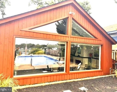 360 North Drive - Photo Thumbnail 3