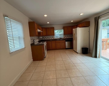 862 Birch Trl - Photo Thumbnail 12