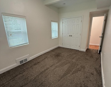 862 Birch Trl - Photo Thumbnail 4