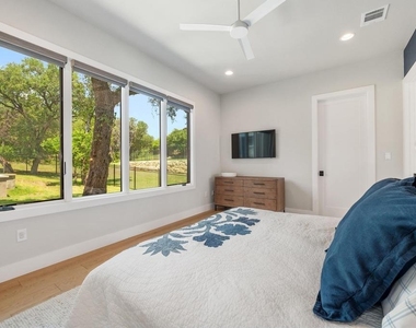 2600 Arion Cir - Photo Thumbnail 12