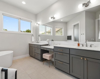 2600 Arion Cir - Photo Thumbnail 13