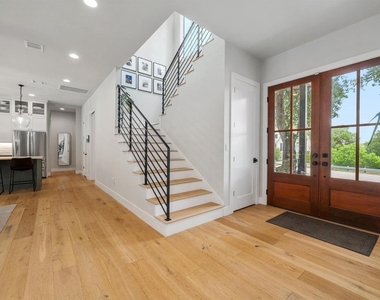 2600 Arion Cir - Photo Thumbnail 7