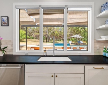 2600 Arion Cir - Photo Thumbnail 4