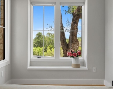 2600 Arion Cir - Photo Thumbnail 17
