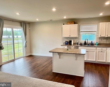 506 Mifflin Way - Photo Thumbnail 3