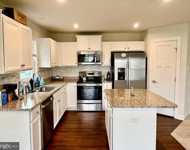 506 Mifflin Way - Photo Thumbnail 5