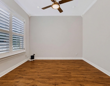 317 Highland Spring Ln - Photo Thumbnail 12