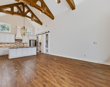317 Highland Spring Ln - Photo Thumbnail 2