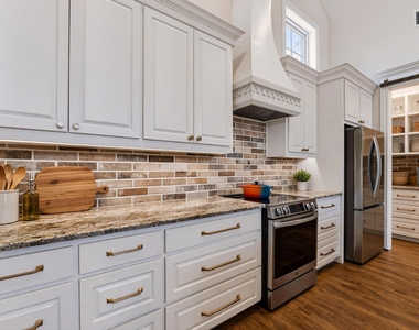 317 Highland Spring Ln - Photo Thumbnail 20