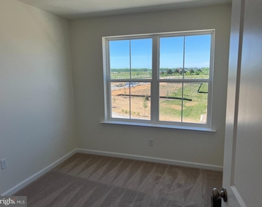 738 Rosler Way - Photo Thumbnail 11