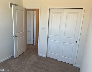738 Rosler Way - Photo Thumbnail 12