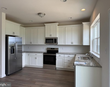 738 Rosler Way - Photo Thumbnail 2