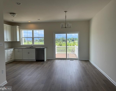 738 Rosler Way - Photo Thumbnail 3