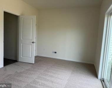 738 Rosler Way - Photo Thumbnail 9