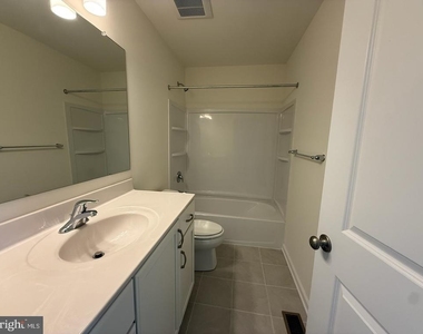 738 Rosler Way - Photo Thumbnail 7