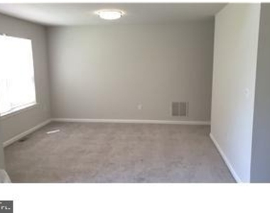 4 Saddle Ridge Court - Photo Thumbnail 2