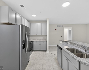 3000 Fountainview Circle - Photo Thumbnail 7
