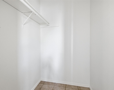 2412 Burleson Ct - Photo Thumbnail 10