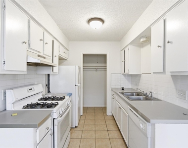 2412 Burleson Ct - Photo Thumbnail 3