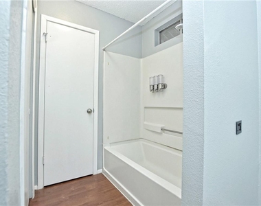 10614 Marias River Dr - Photo Thumbnail 19