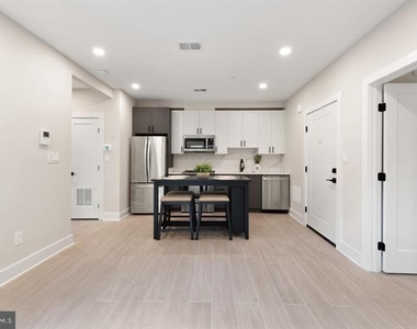 2209 M Street Ne - Photo Thumbnail 9
