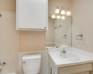 610 W 51st St - Photo Thumbnail 10