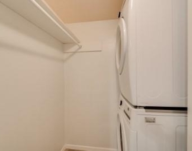 610 W 51st St - Photo Thumbnail 9