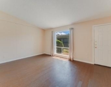 610 W 51st St - Photo Thumbnail 2