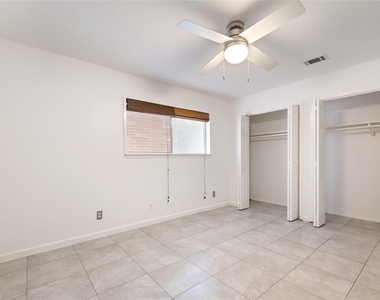 2122 Hancock Dr - Photo Thumbnail 11