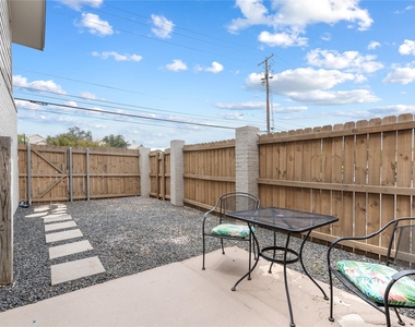 2122 Hancock Dr - Photo Thumbnail 17