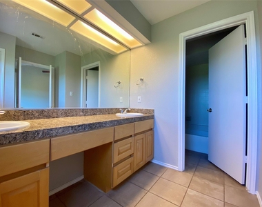 4711 Spicewood Springs Rd - Photo Thumbnail 14