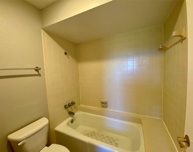 4711 Spicewood Springs Rd - Photo Thumbnail 16