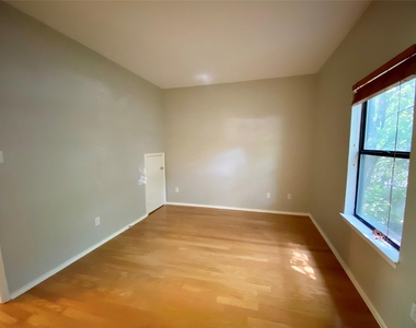 4711 Spicewood Springs Rd - Photo Thumbnail 10