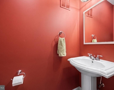 1930 37th Street Nw - Photo Thumbnail 12