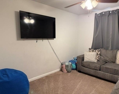 124 Martha Ln - Photo Thumbnail 12