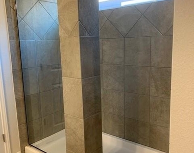124 Martha Ln - Photo Thumbnail 8